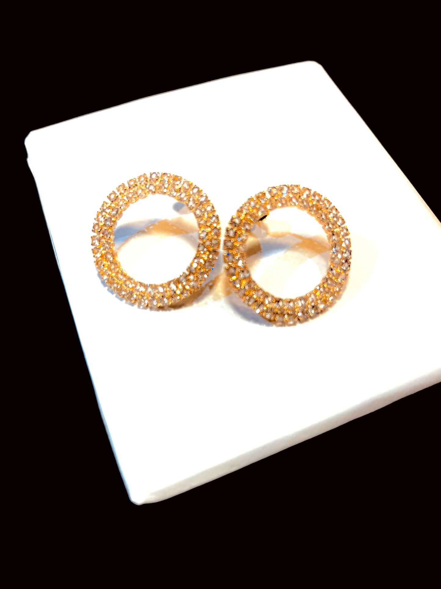 Elegant Golden Clover Earrings for Women – Uniqe Trader