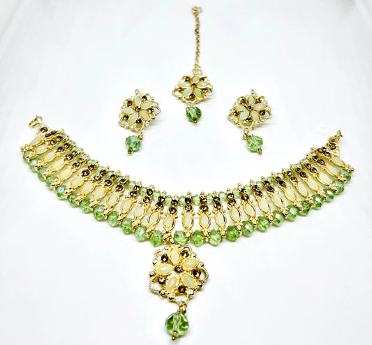 Uniqe Trader Maang Tikka & Necklace Set with Earrings